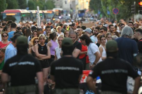 Protesti širom Srbije: “Na rukavu vam je grb Srbije, a ne SNS-a”