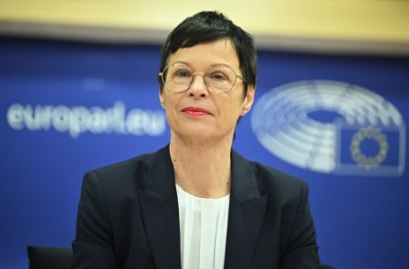 MARTA KOS OTKRIVA: Evo šta su joj rekli zašto nema zastave EU na protestima u Srbiji