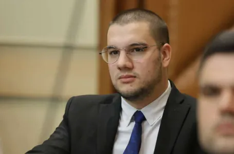 Verbalni okršaj Vučinića i Stevandića: "Možeš koristiti telefon kad budeš predsjednik RS-a"