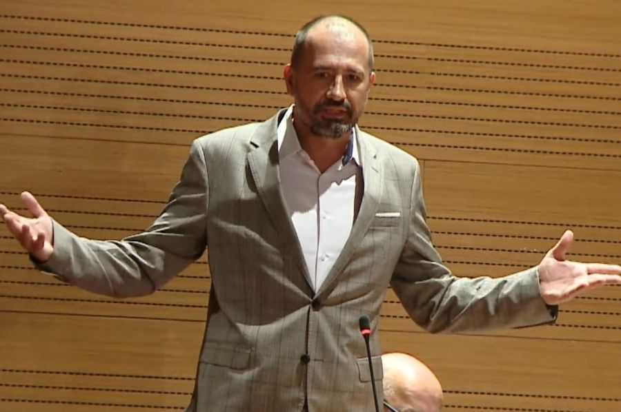 DESNIČAR U HRVATSKOM SABORU USKLIKNUO: "Lajite vi na Mjesec, a mi ćemo i dalje biti za dom spremni"