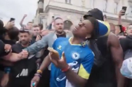 IShowSpeed pogođen u glavu za vrijeme posjete Sarajevu (VIDEO)