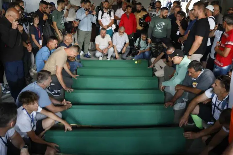 Tabuti žrtava genocida izneseni na musalu Memorijalnog centra