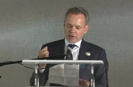 Nizozemski ministar u Potočarima: Sramimo se, snosimo dio odgovornosti za genocid