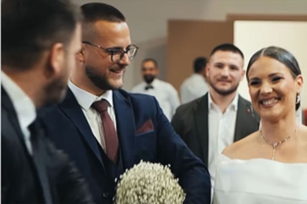 TRI BRATA I OTAC VODILI SANDRU DO ZETA NA VJENČANJU: Snimak koji je obišao region, jasno je i zašto