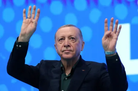Erdogan kakvog nismo vidjeli: Tješio uplakanu i ponosnu suprugu (VIDEO)