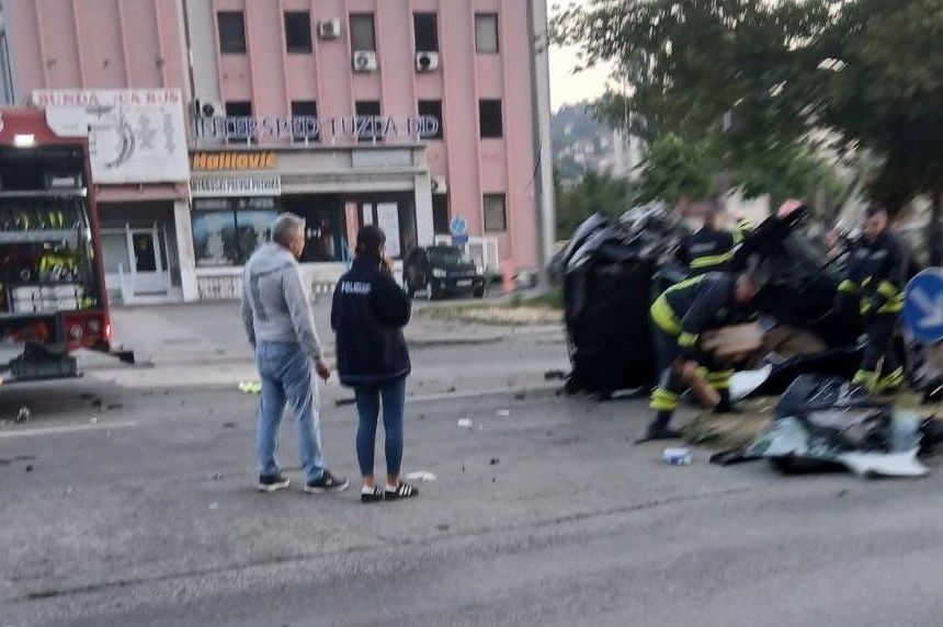 Stravična nesreća u BiH, nezvanično: Jedna osoba poginula i više povrijeđenih