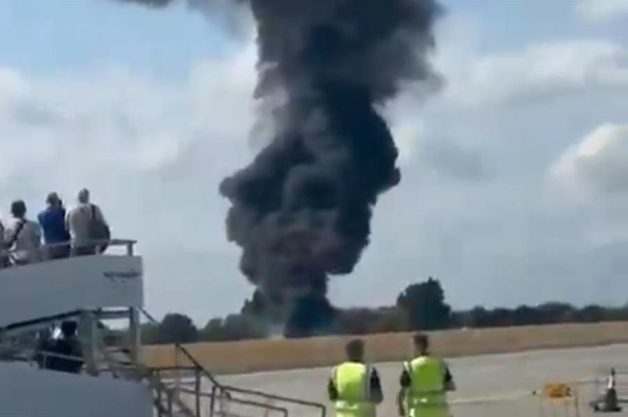 UŽASNE SNIMKE S LICA MJESTA: Avion se srušio pred očima putnika na aerodromu - "Sve je izgledalo..."