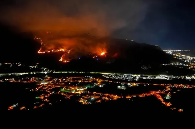 Požar u Mostaru i dalje se širi: "Ozbiljna je situacija, ekipe su na terenu"