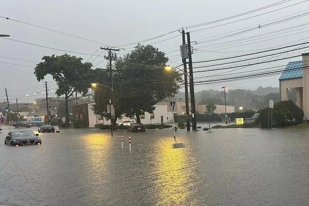 Oluje izazvale poplave širom New Yorka, u New Jerseyju vanredno stanje