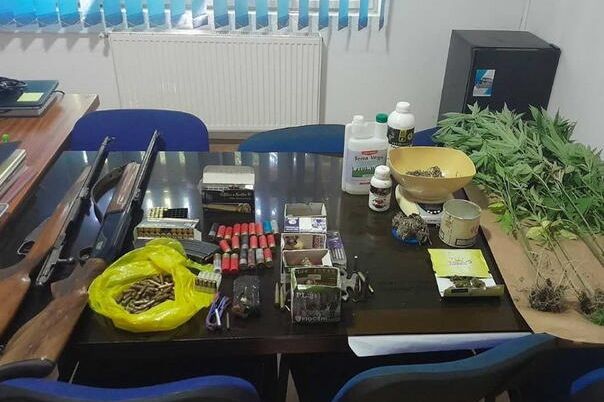 Hapšenje u Srpcu: Pronađeni kanabis, oružje i eksploziv!