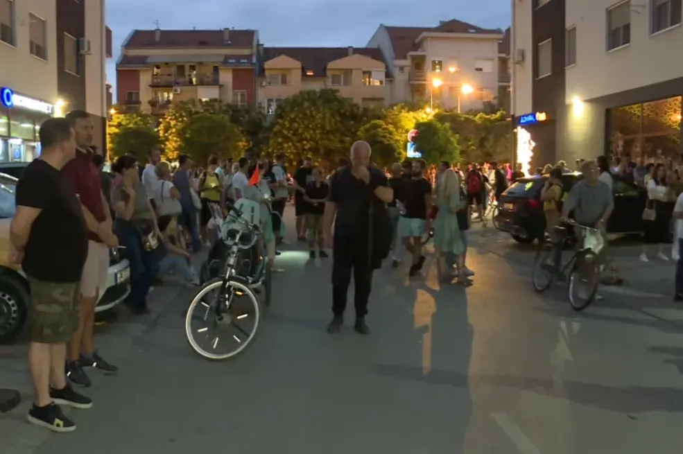 Građani Novog Sada na adresi gradonačelnika Mićina: "Pumpaj"