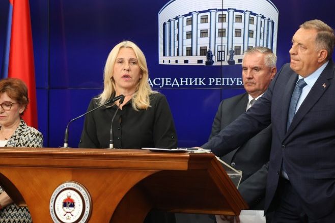 Željka Cvijanović stala za govornicu: Ima poruku za Schmidta!