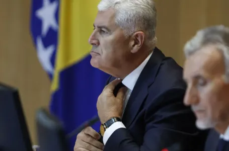 Špirić, Košarac i Amidžić sačuvali fotelje, HDZ se priključio blokadi koju radi SNSD