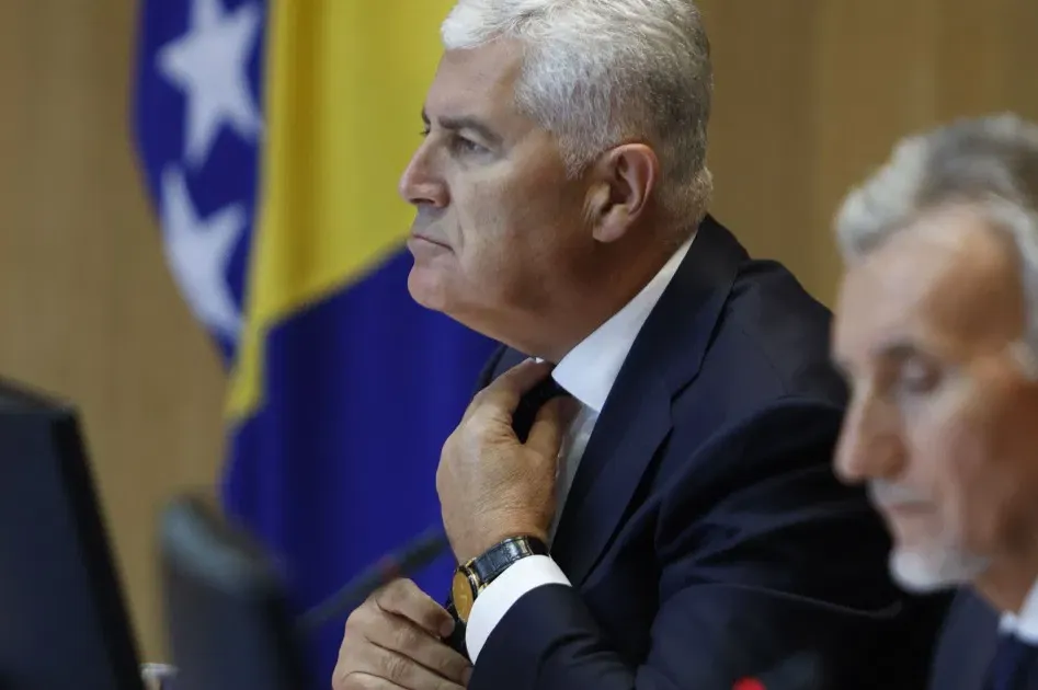 Špirić, Košarac i Amidžić sačuvali fotelje, HDZ se priključio blokadi koju radi SNSD