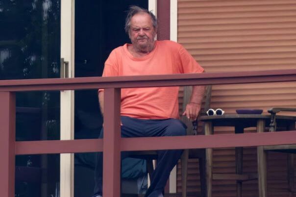 Legendarni glumac dvije decenije pati za bivšom, živi kao vuk samotnjak