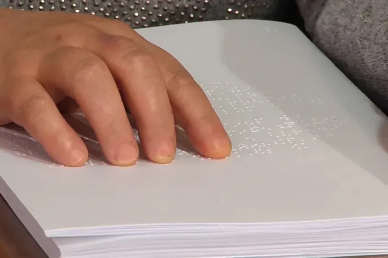 Kako glasa slijepa osoba u BiH: Sistem nevidljiv za one koji ne vide