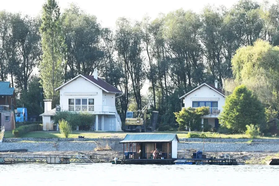 Ruši se najpoznatija vikendica u Srbiji: Bespravno zidana, ali vlasniku ide odšteta od države