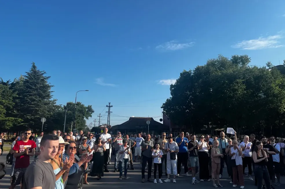 Blokiran grad: Građani i studenti ustali protiv policijskog nasilja!