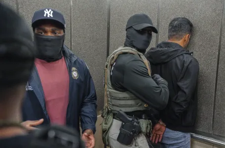 "Maskirani policajci u SAD - novi problem koji prijeti sigurnosti i povjerenju"