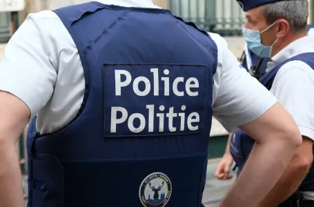 “Užas u Belgiji: Otac zaboravio bebu u kolima – mališan preminuo od toplotnog udara!”