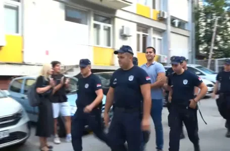 Advokat Novaković: Dok su nas vodili u pritvor, smejali su nam se pod fantomkama