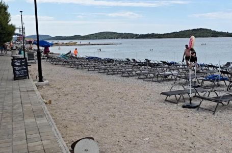 Plaže u poznatom hrvatskom ljetovalištu zjape prazne: Prije pet godina nije se moglo proći