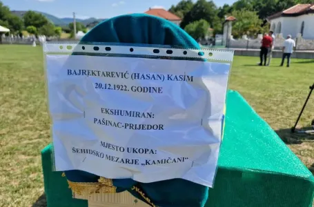 I KAMEN BI ZAPLAKAO! Prazan zagrljaj za Kasima: Danas ga nema ko spustiti u mezar