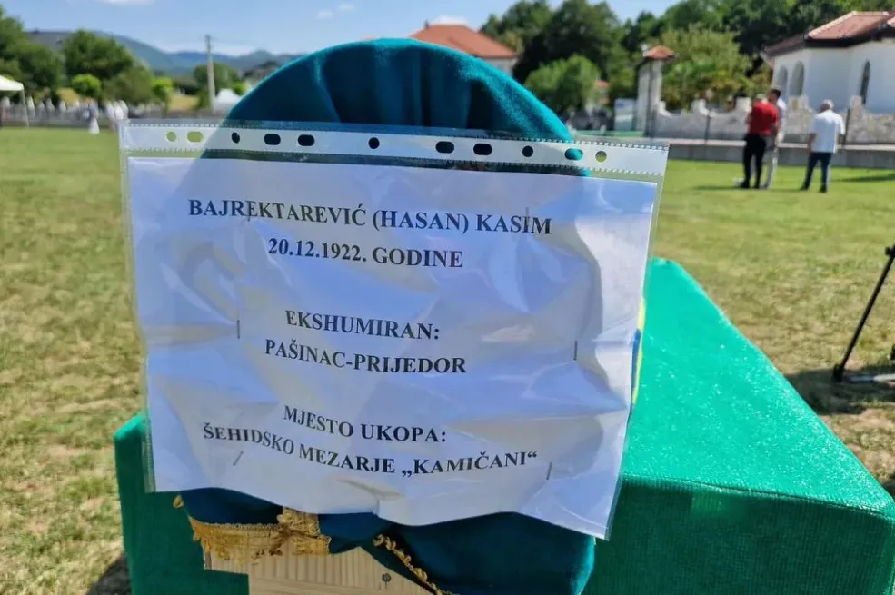 I KAMEN BI ZAPLAKAO! Prazan zagrljaj za Kasima: Danas ga nema ko spustiti u mezar