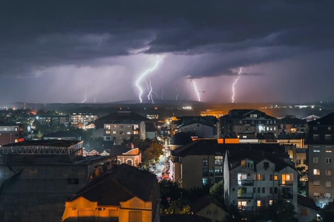 HOROR! UDAR GROMA USMRTIO ČOVJEKA U SELU ZAGRADE: Strašno nevrijeme naišlo niotkuda
