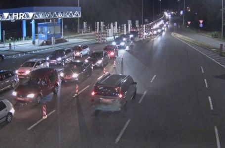 Haos na graničnim prijelazima: Vozači zaglavljeni satima, nepregledne kolone vozila