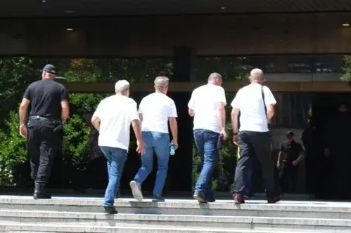 Dok traje protest rudara: Njihovi predstavnici ušli u zgradu Vlade FBiH da iznesu zahtjeve