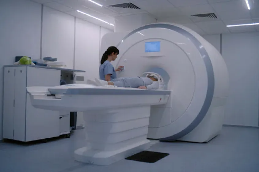 Strava u bolnici: Muškarac nije poslušao upozorenje, usmrtio ga aparat za magnetnu rezonancu