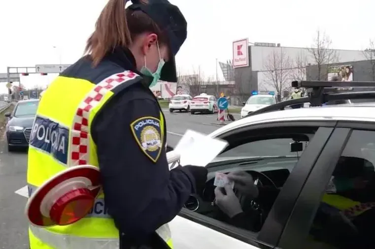 Trojica iz BiH osuđeni na zatvor zbog naljepnica sa simbolima RS na odmorištu u Hrvatskoj