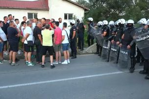 Mještani bacili stajnjak, pa "Informerovo narodno veselje" moralo da se izmjesti