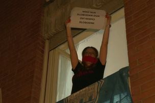 Okupljanje u Novom Sadu u znak podrške profesorki Mariji Vasić