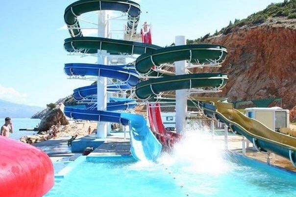 Tragedija u Hrvatskoj: Dijete poginulo u stravičnom padu s vodenog tobogana na Rabu!