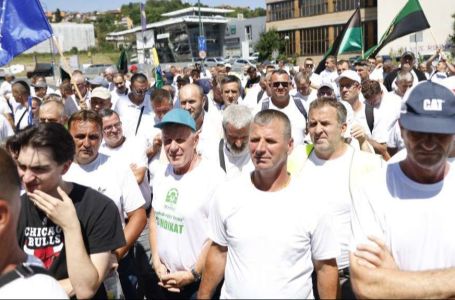 Zeničkim rudarima počela isplata plaće za maj, još traje obustava rada