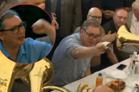 SKANDAL! Pogledajte uz koje pjesme derneči Vučić. Razdragano dijelio novčanice trubačima (VIDEO)