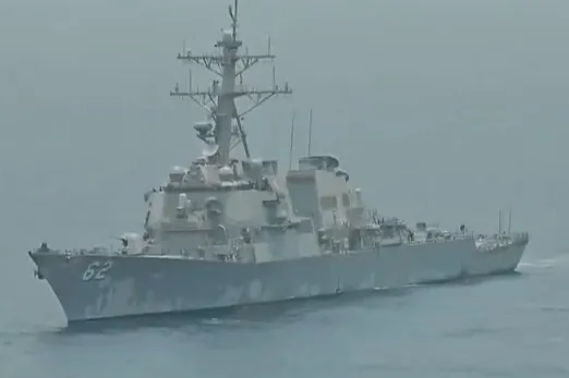 IRAN ITEKAKO POKAZUJE ZUBE: Helikopter mornarice natjerao američki razarač da promijeni kurs (VIDEO)