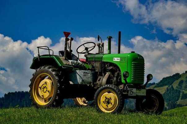 Tragedija u Bihaću: Muškarac nastradao pod traktorom pred očima mještana!