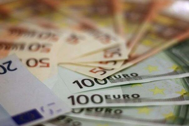 "Plate u bivšoj Jugoslaviji: Jedna zemlja šokira rastom, druga stagnira godinama!"