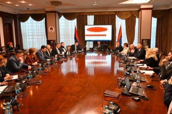 Nova odluka Vlade RS: Obrazovanje, kultura i zanatlije izuzeti od fiskalnih kasa