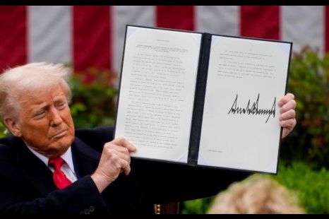 Tramp povukao potez koji će uticati na živote stotina hiljada ljudi! Uredba je potpisana