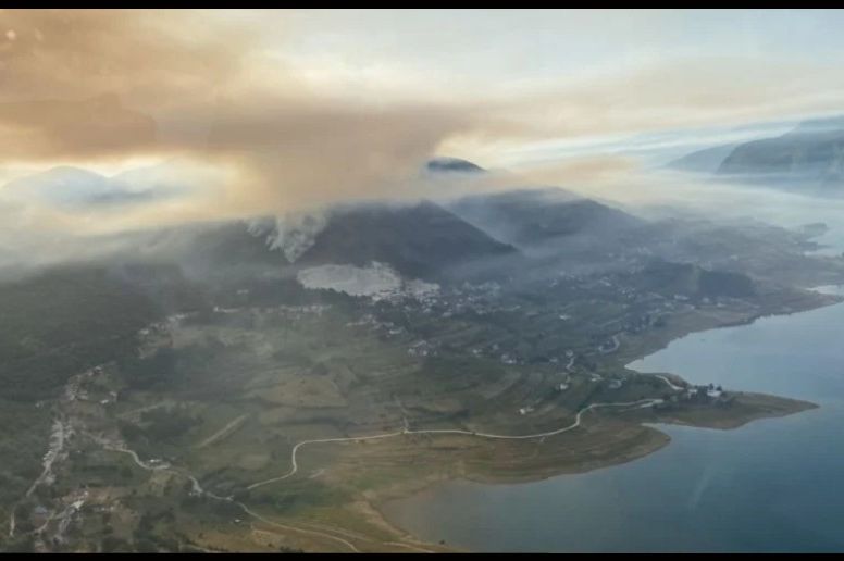 Veliki požar iznad Prozor-Rame i dalje aktivan: U pomoć stižu kanaderi iz Hrvatske