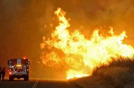 Evakuriano 2.000 ljudi u Albaniji, požare gasi i vojska
