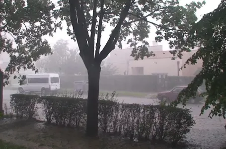 Vatrogasci u Kragujevcu primili više od 400 poziva tokom olujnog nevremena