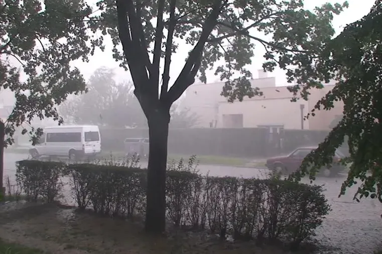 Vatrogasci u Kragujevcu primili više od 400 poziva tokom olujnog nevremena