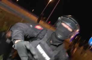 „Ovo sam doživeo jedino od navijača, nikad od uniformisanog lica“ — žandarm nasrnuo na ekipu N1