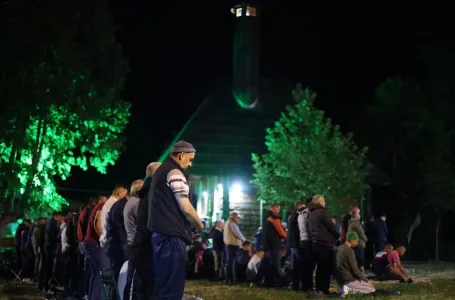 Proučen tradicionalni mevlud i zikr na Karićima: Naš izbor je da smo muslimani