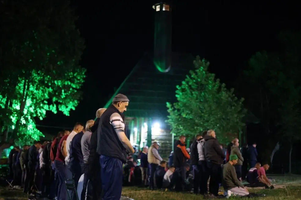 Proučen tradicionalni mevlud i zikr na Karićima: Naš izbor je da smo muslimani
